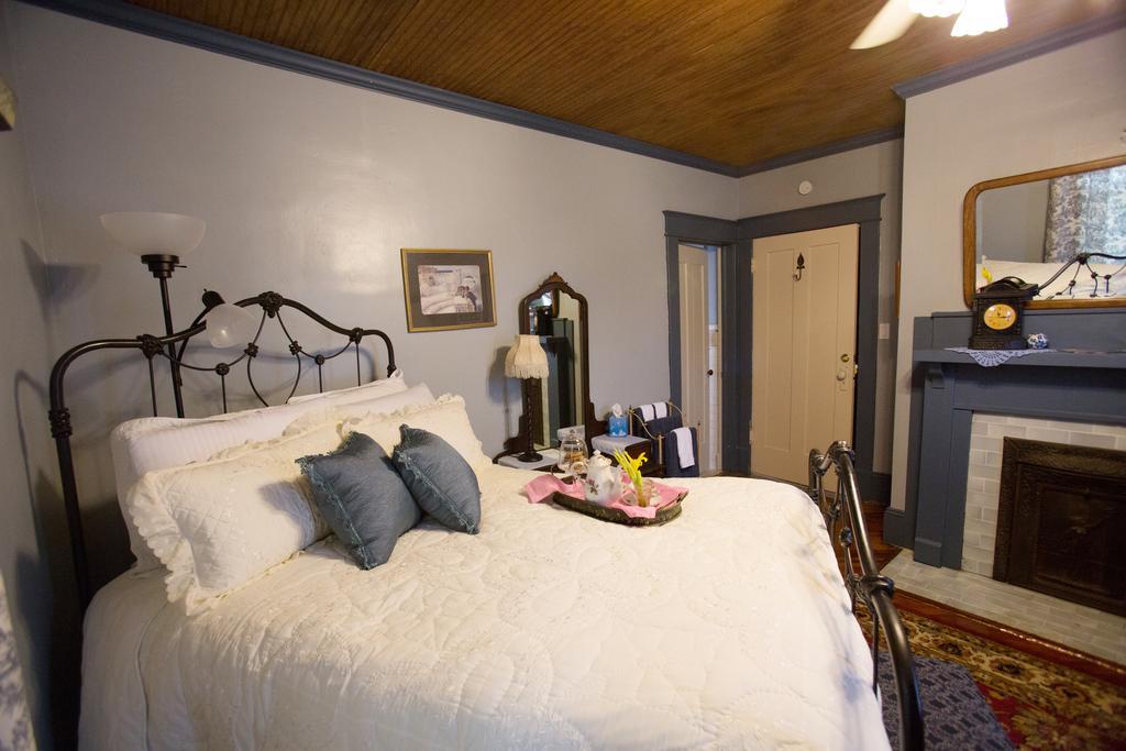 Bees B & B-V Mount Airy Camera foto
