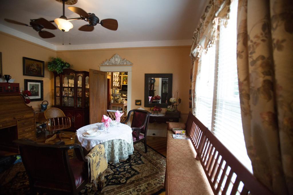 Bees B & B-V Mount Airy Camera foto